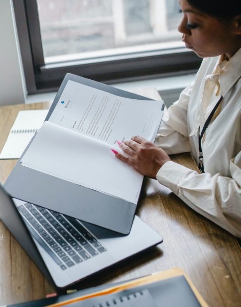 pexels-sora-shimazaki-5668879